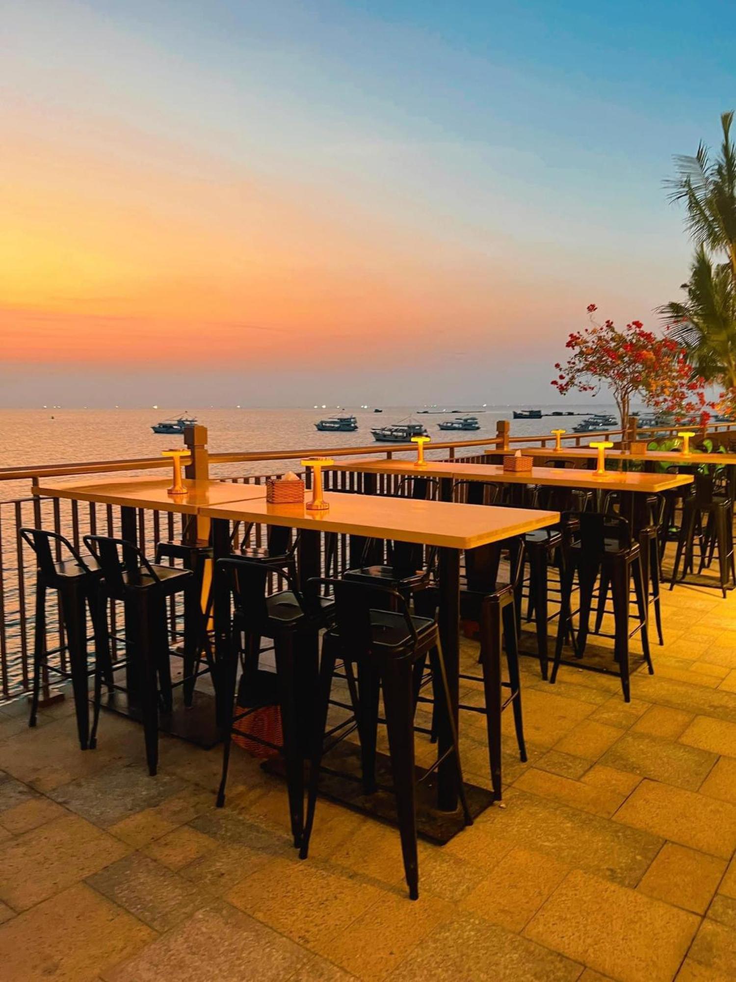Sunset Sorrento Phu Quoc Aparthotel Exteriör bild